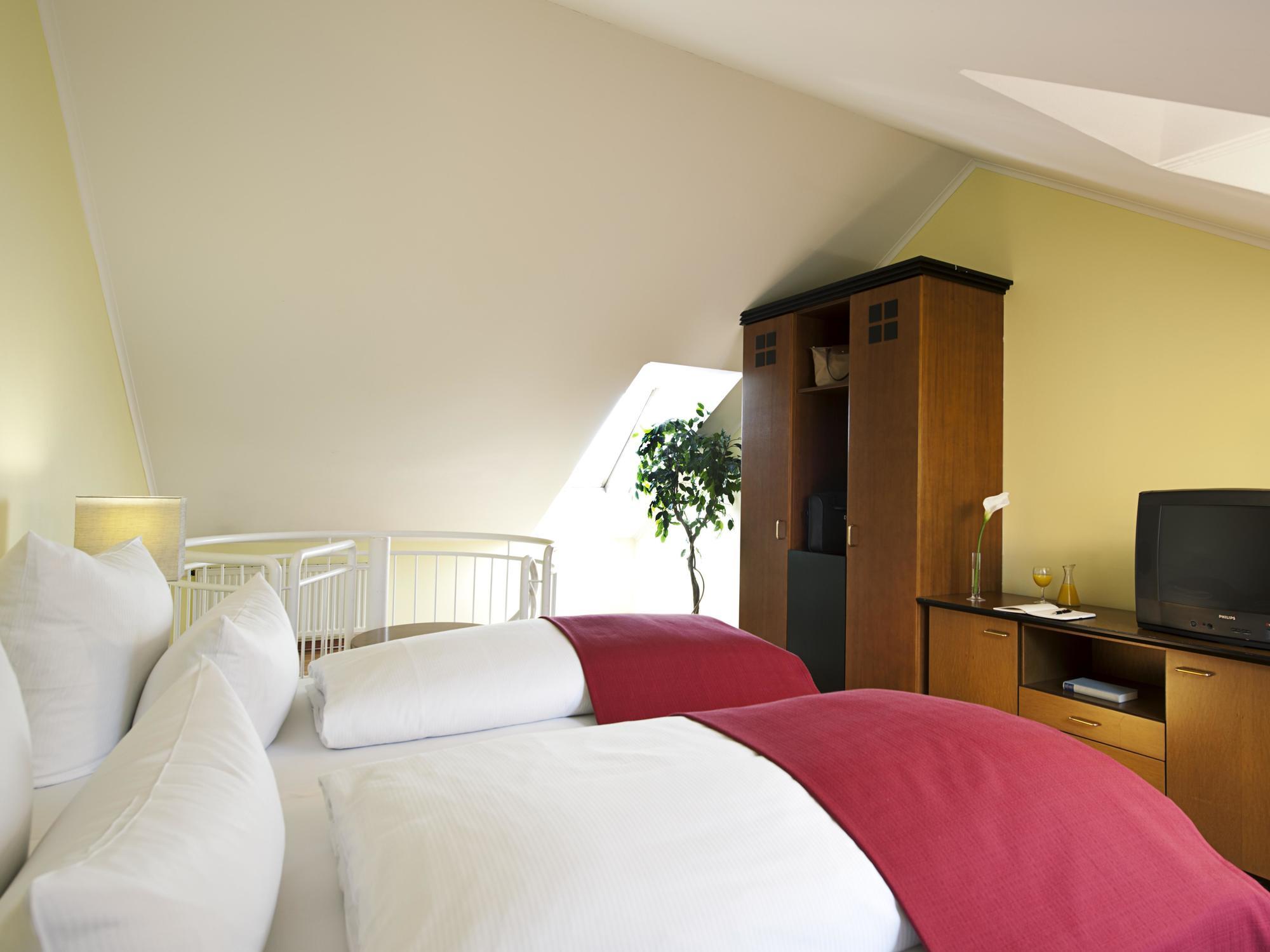 Hotel Nh Süd 3*